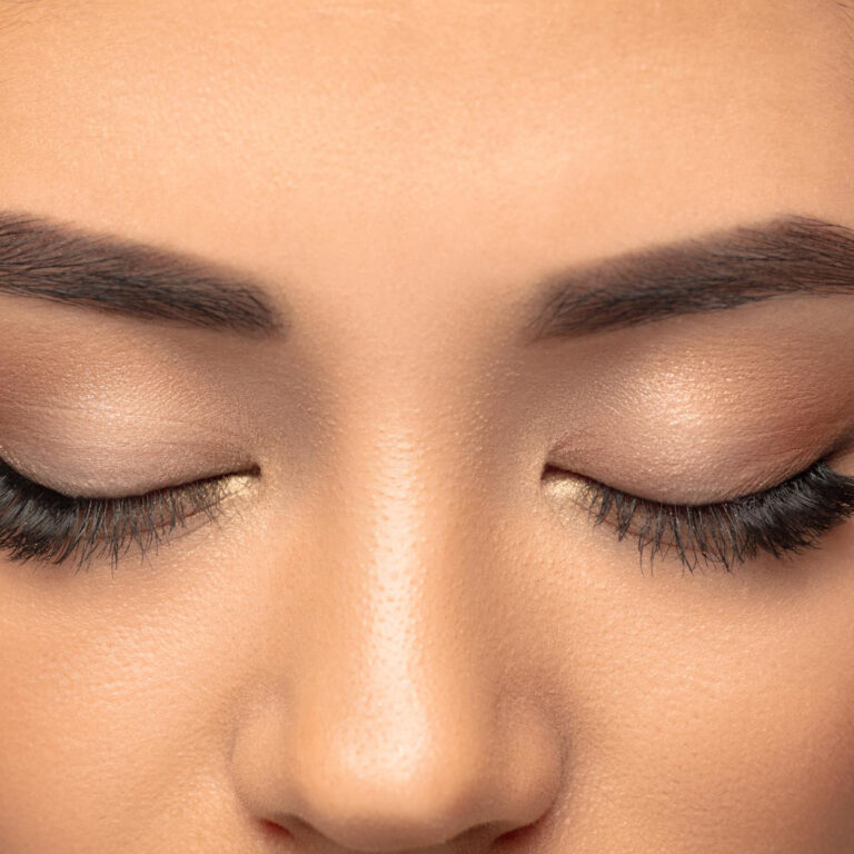 como poner pestañas postizas