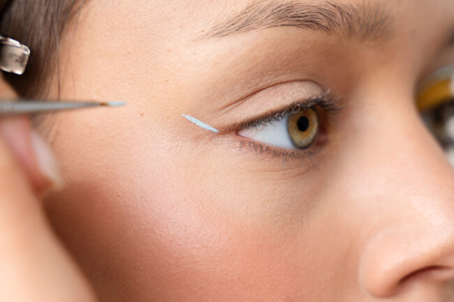 como hacer raya del ojo